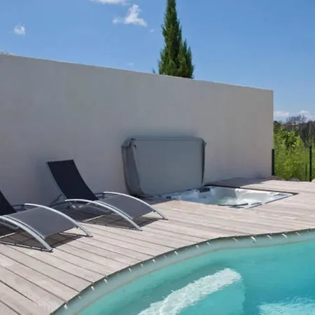 Appt Avec Piscine Commune A Debordement +jacuzzi
