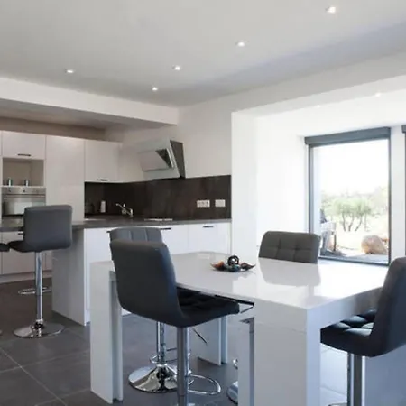 بيت للعطل Appt Avec Piscine Commune A Debordement +jacuzzi *